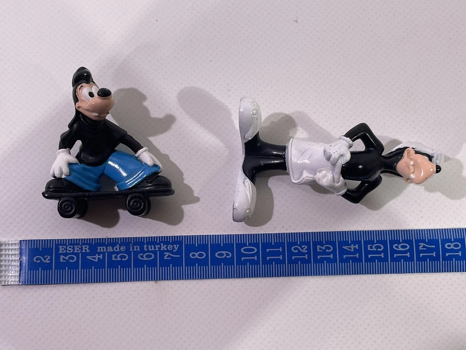 2x Retro NESTLE Sammelfiguren Disney Goofy als Fakir und als Skateboarder HL10 - Bild 2 von 4
