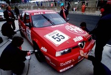 Gabriele Tarquini Alfa Romeo 155 TS en el pit lane British Tourin - Foto antigua