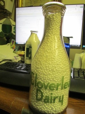 Ann Arbor, Mich. Cloverleaf Dairy TRPQ Milk Bottle w/ original matching cap MI 