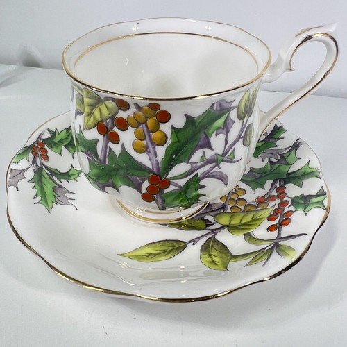 Royal Albert Fiore del Mese #12 Piattino Tazza "Holly" Dipinto A Mano - Foto 8 di 12