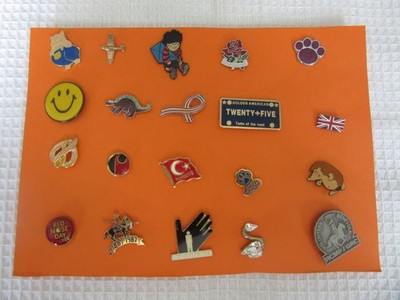 Restposten 20 gemischte Pin Anstecker inkl. RCMP & Charity Badges
