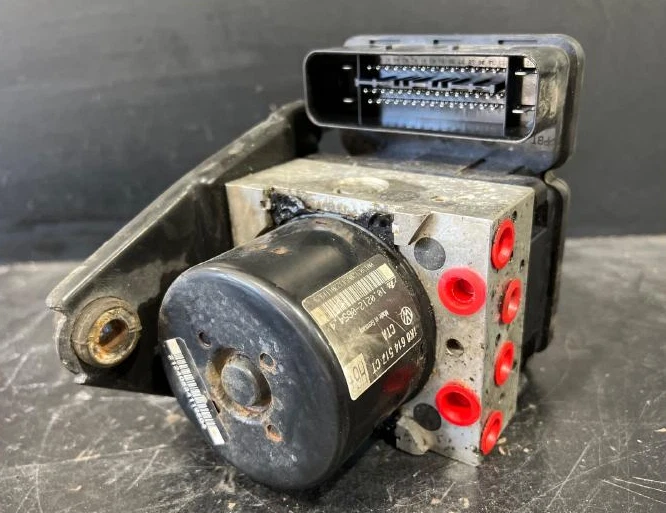 Conjunto de bomba de freno antibloqueo Audi A3 2009-2011 OEM con control de retención de pendiente Foto 2 de 2