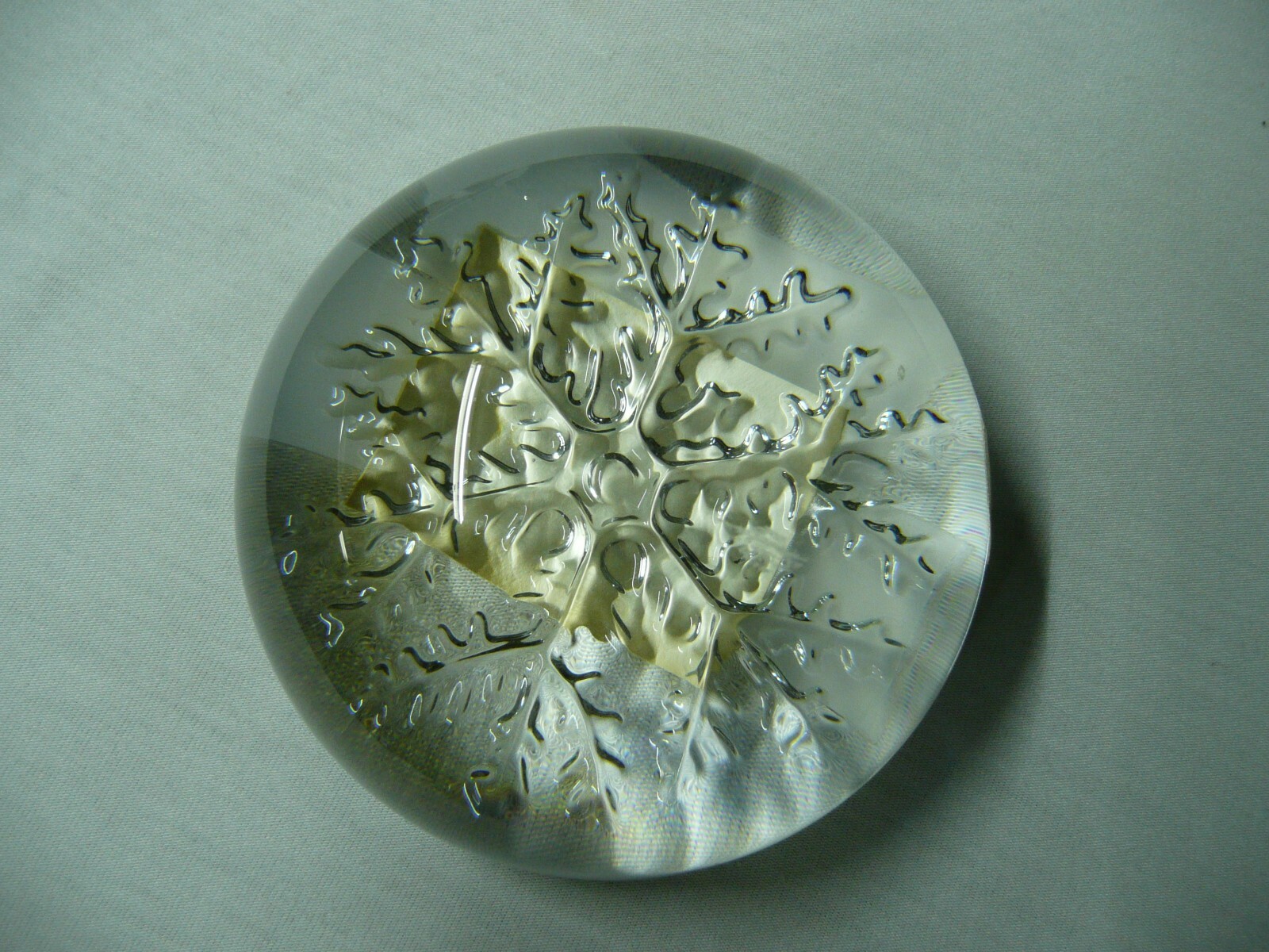 VTG 1985 AVON 24% Lead CRYSTAL SNOWFLAKE PAPERWEIGHT France 3 ½” GLASS Cristal