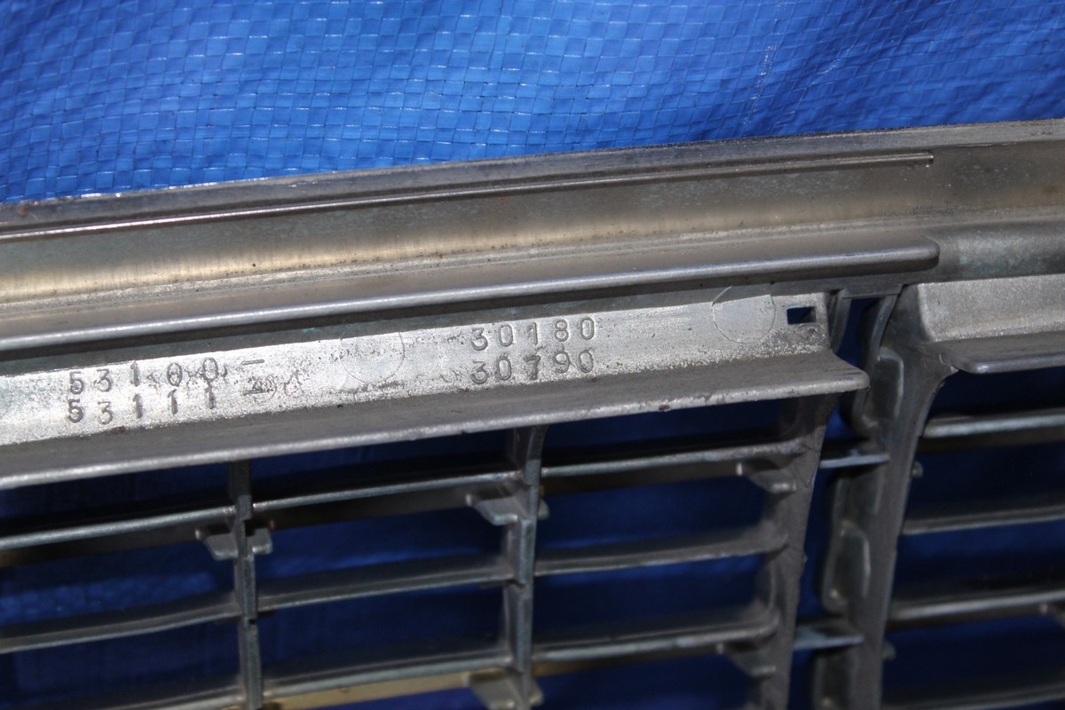 04-05 Toyota Crown Majesta OEM Front Grill #53100-30180 1JZ