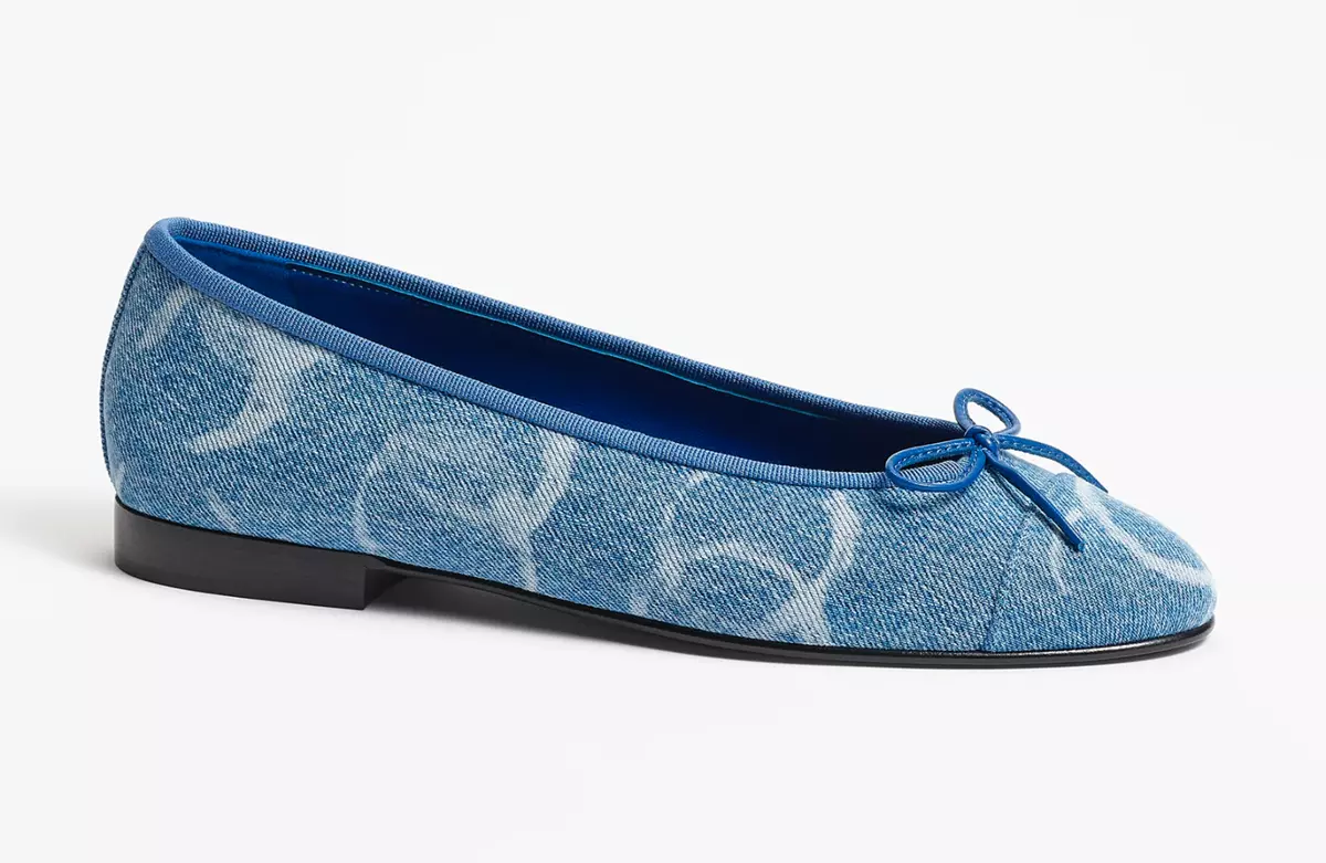 Chanel 23B Printed Denim Blue White CC Logo Bow Tie Ballet Ballerina Flat  39.5