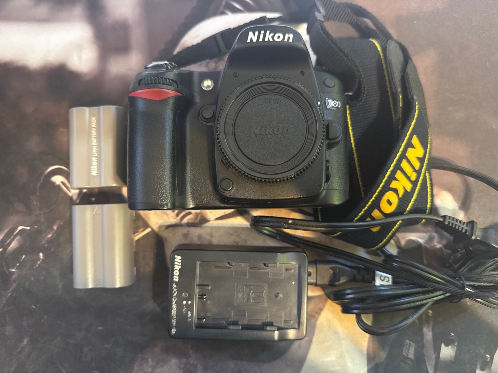 Nikon D80 Digital SLR w/ Nikkor 18-105mm 3.5-5.6G Lens,  2 Batteries & Charger