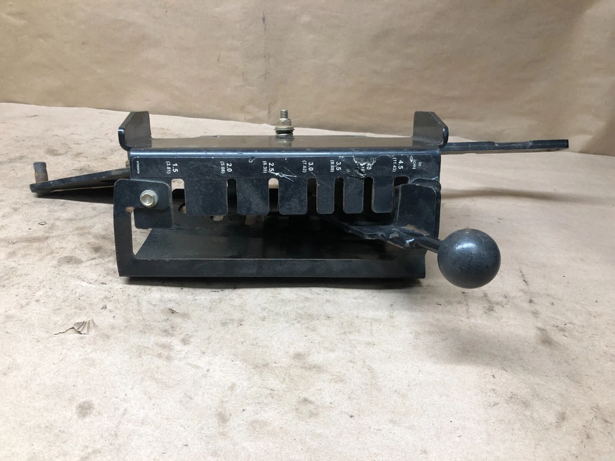 Deck lift assembly From 915173 Ariens Zoom XL 54