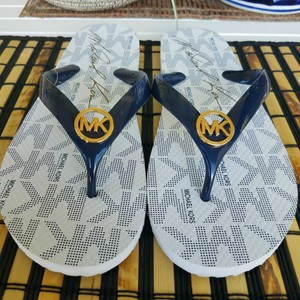 michael kors flip flops size 11