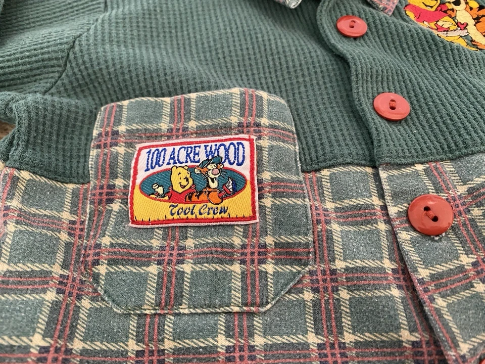 Mameluco vintage Winne The Pooh “100 acres Woods Tool Crew” verde/a cuadros tamaño 24 m Foto 3 de 4