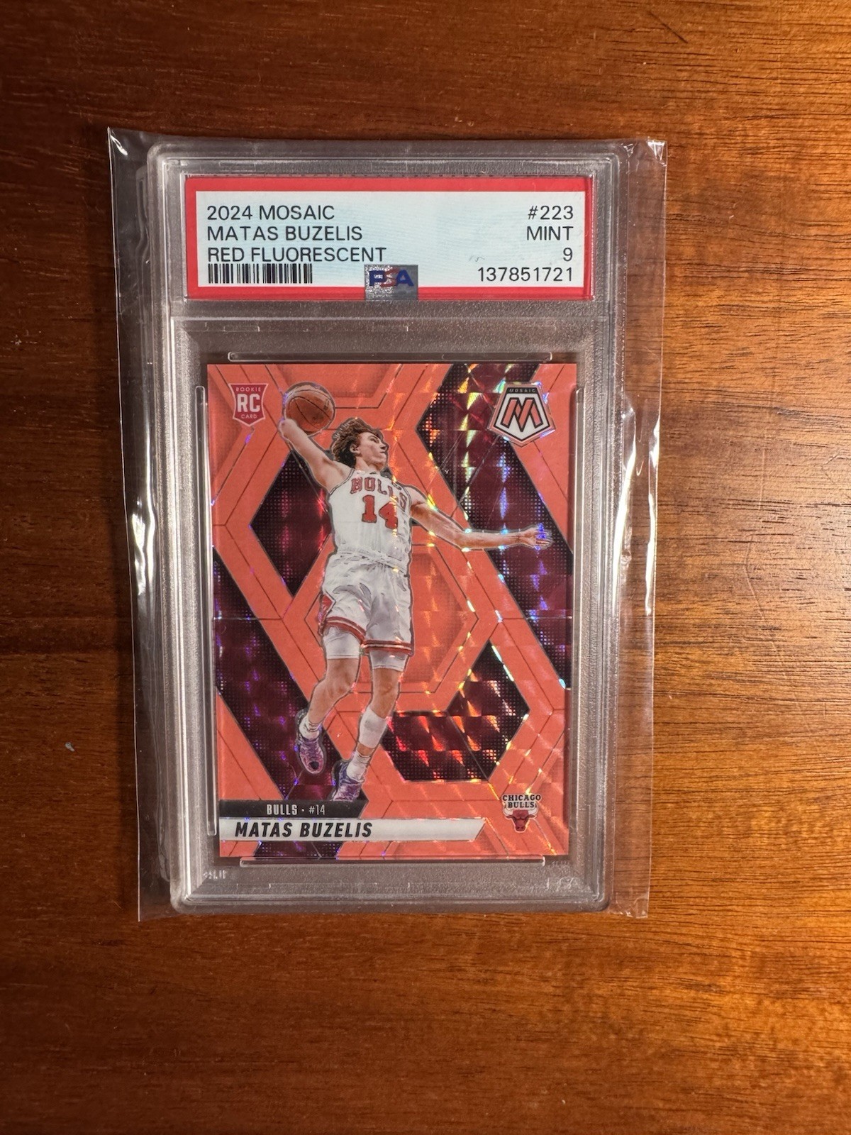 2024 Panini Mosaic Rookies Fluorescent Red Prizm 75/75 Matas Buzelis #223 04cs