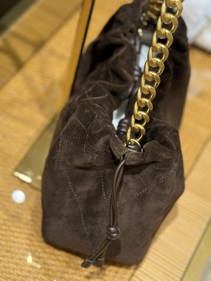 BOLSO TORYBURCH WILLA GAMUZA GRANDE E/W CORDÓN 170066 CACAO OSCURO/200 Foto 2 de 4