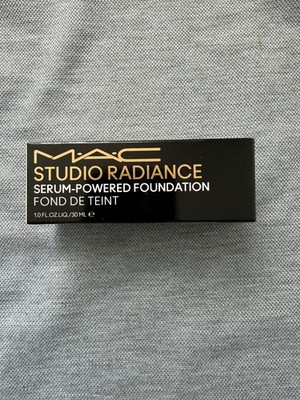 MAC Studio Radiance Serum Powered Foundation Flüssige Foundation, 30ml, Nr. NC11