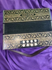 Hohner Pokerwor Model 2810 G-C 8-Bass 21-Treble Button Diatonic Accordion w/Case