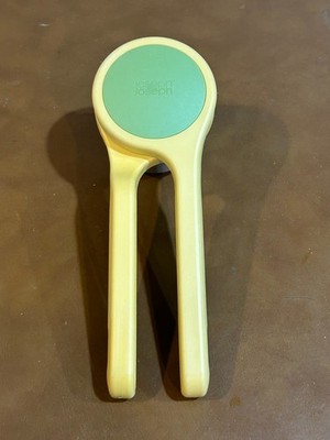 JOSEPH JOSEPH Helix Citrus Press Juicer~Ergonomic Twist Action~ Lemon/Lime