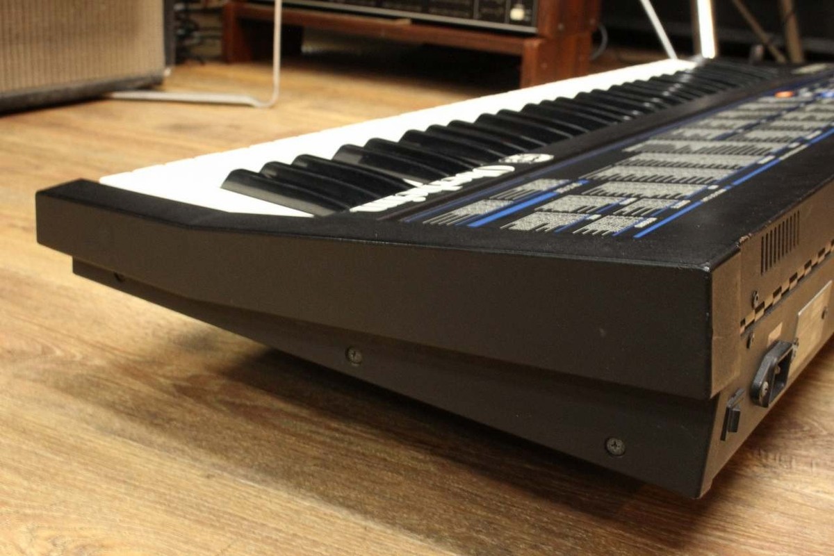 Oberheim Matrix-6 61-Key Analog Synthesizer 6-Voice Poly MIDI