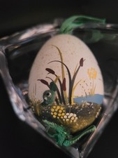 Altes handbemaltes Ei - Teich Schilf Frosch erhaben