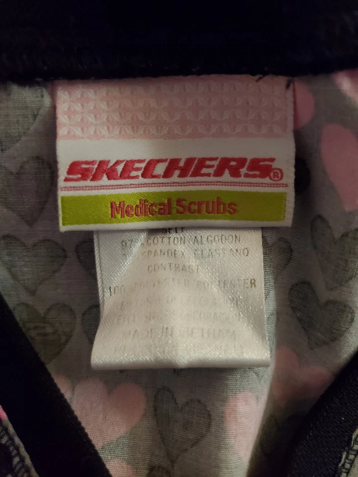 Sketchers Scrub Top Size-XS-Black/Pink/Grey Heart Medley-Chest 19.5"/L 24" - Image 3 of 4