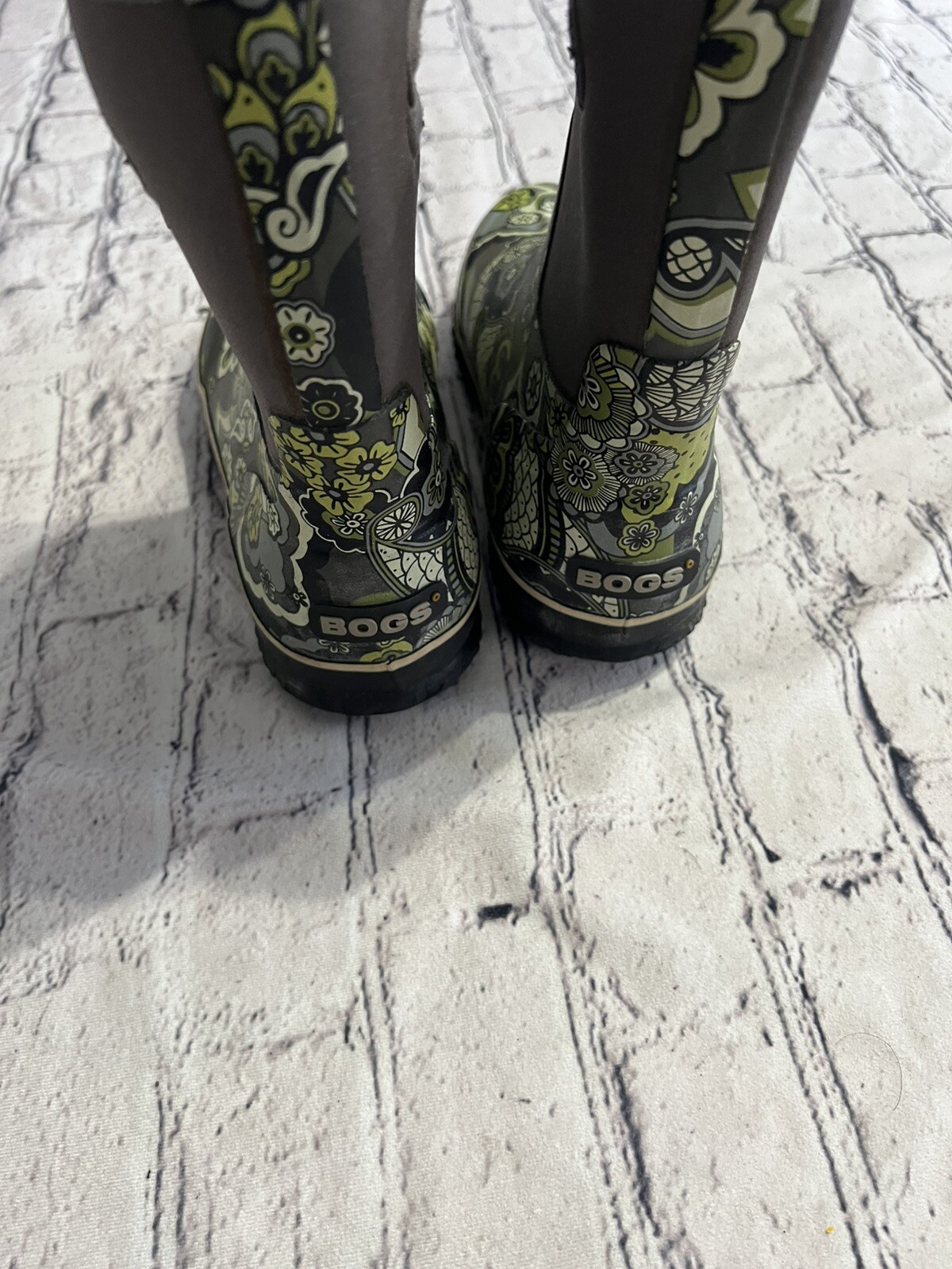 Bogs Women's Classic Paisley Mid Boots Size US 6/EURO 37