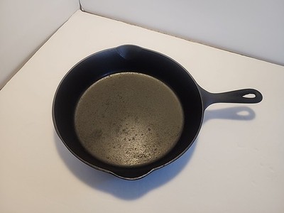 Chicago Hardware Foundry Cast Iron 7 Diamond Logo 10'' Skillet CHF