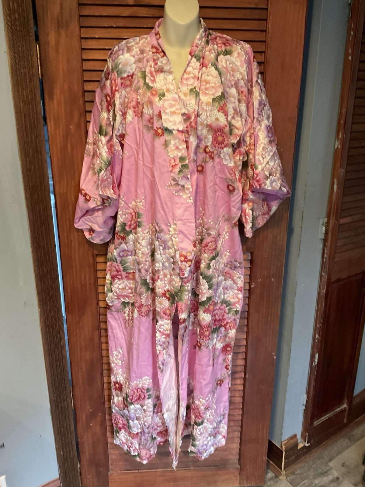 Using A Pink Flower Smithsonian 100% Cotton Pink Flowers in Bloom Yukata Belted Kimono ...