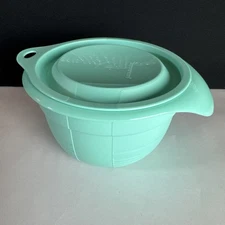 Tupperware Mixing Measuring Bowl Matching Seal Mint Green 2.5 Cup / 625ml