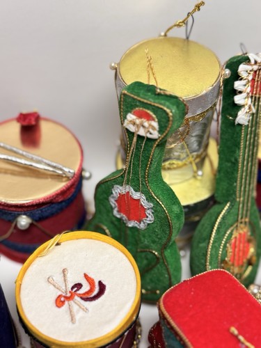 Large Vtg Lot Flocked Velour Drums Guitar Mandolins Train Car Ornaments JAPAN - Picture 11 of 19