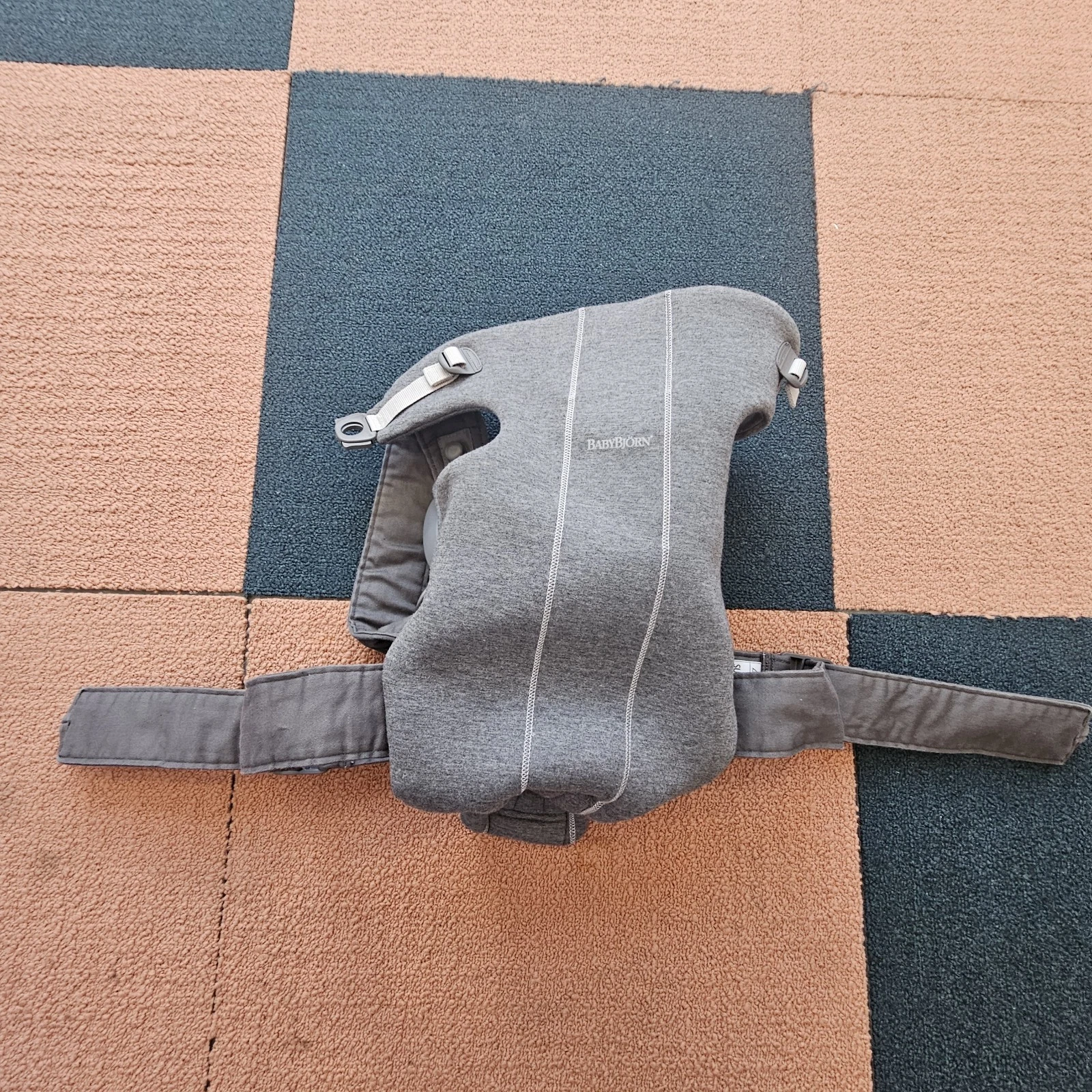 Baby Bjorn Baby Carrier Mini Gray Adjustable Lightweight 7-25 Lb. 21"+ ɓ9b
