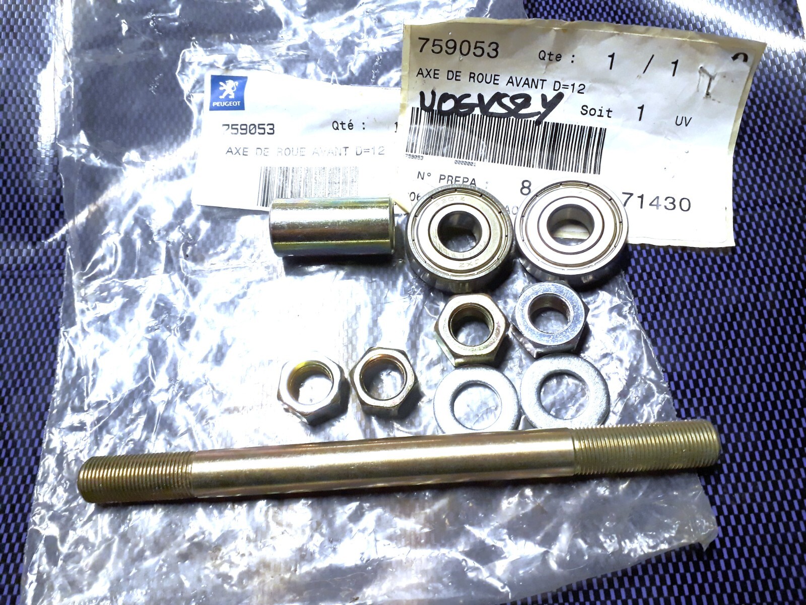 Plus de jeu dans la roue avant de votre mobylette Peugeot 103 avec ce kit axe d'origine