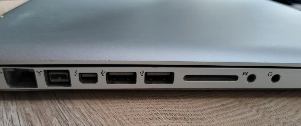 Apple MacBook Pro 15" Early 2011 - Mattes LCD - i7 4x 2,0GHz, 16GB RAM - Bild 4 von 4