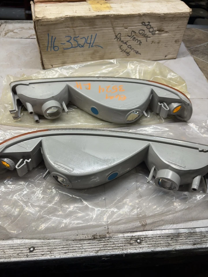 1999-2007 GMC SIERRA 1500 Left & Right Fog Marker Light Turn Signal Lamps (NEW) - Image 4 of 4