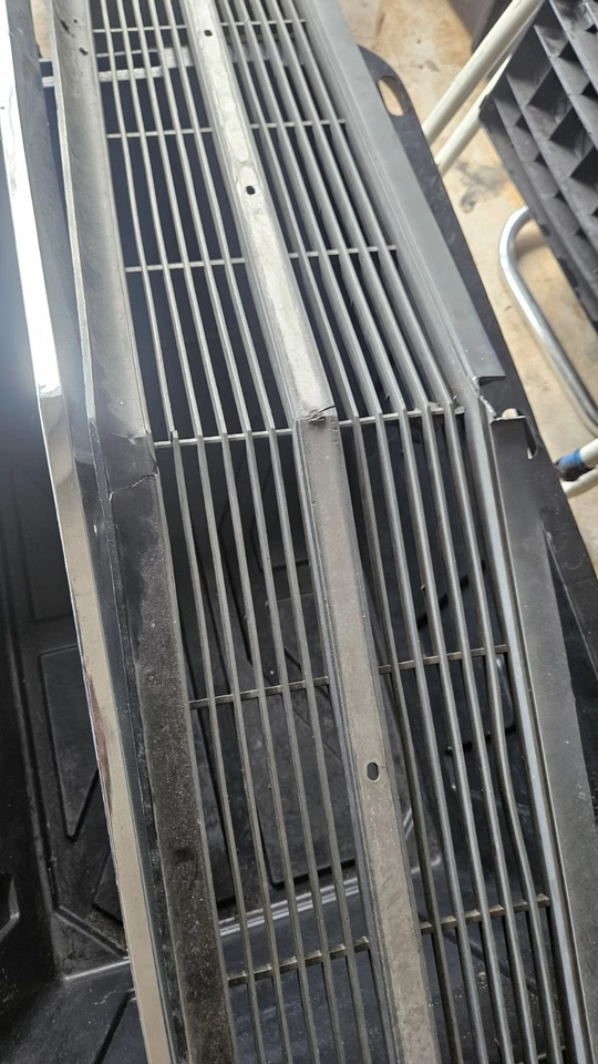 1968 68 Buick Skylark Grille Grill Assembly Complete VGC - Image 4 of 4