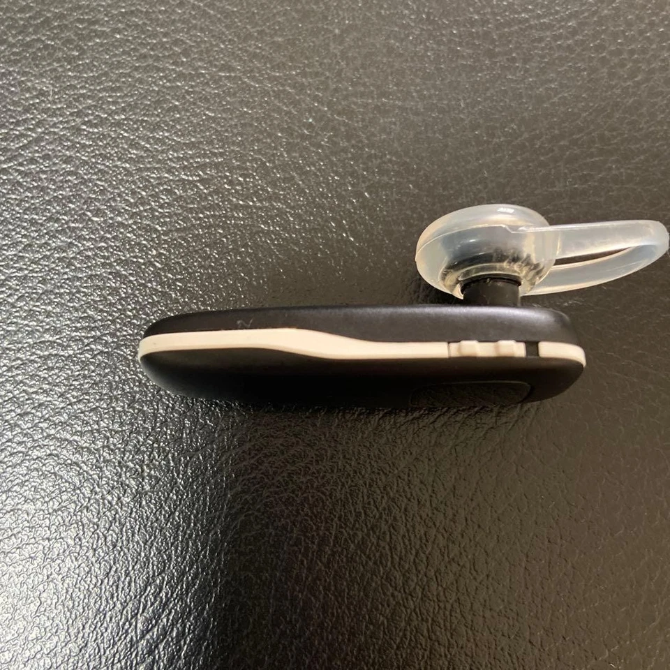 Plantronics M70 Bluetooth Headset Black white (In Ear) Used Working from JP - Image 2 of 4