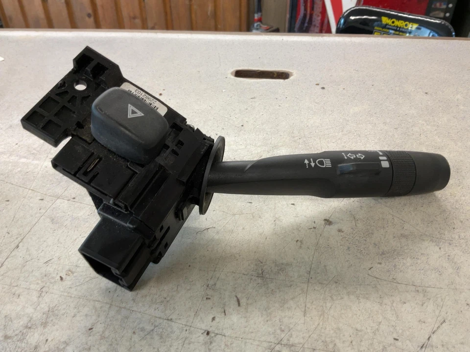 INTERRUPTOR LIMPIAPARABRISAS SEÑAL DE GIRO GMC SIERRA 1500 14 15 16 17 18 19 Foto 2 de 4