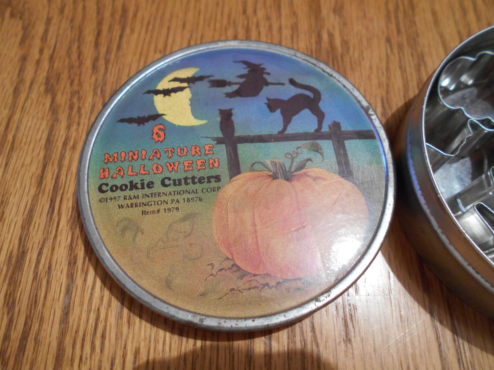 R&M International  7 pc Halloween Themed Cookie Cutter Set 