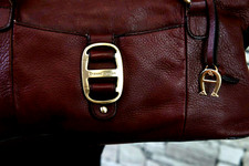 ETIENNE AIGNER DAMEN ECHT LEDER SCHULTER HAND TASCHE ANHÄNGER VIOLETTROT 