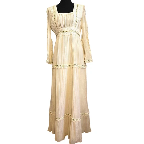 OFF WHITE Maxi abito da damigella stile Gunne Sax anni 70 garzato a strati bianco sporco bordo in pizzo boho