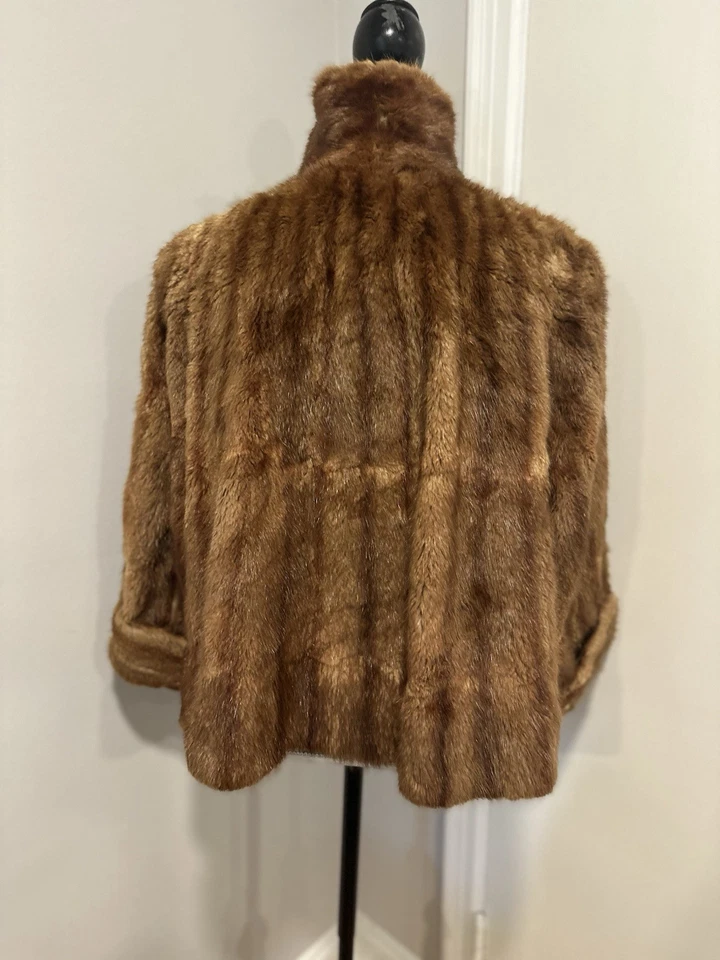 Abrigo recortado forrado de piel de visón vintage para mujer cuello Mao cierre de botones. Foto 2 de 4