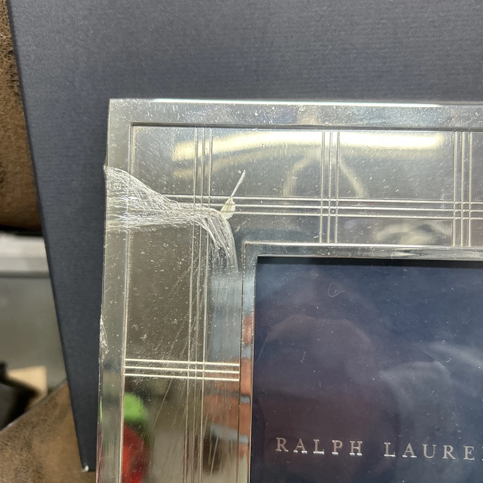 Marco de fotos Ralph Lauren Fenimore diseño patrón 4”x6” plateado espejado Foto 3 de 4