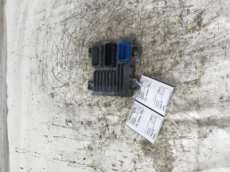 Módulo de control del motor usado (ECM) se adapta a: Chevrolet Sonic Electronic Control M 2015 Foto 2 de 4