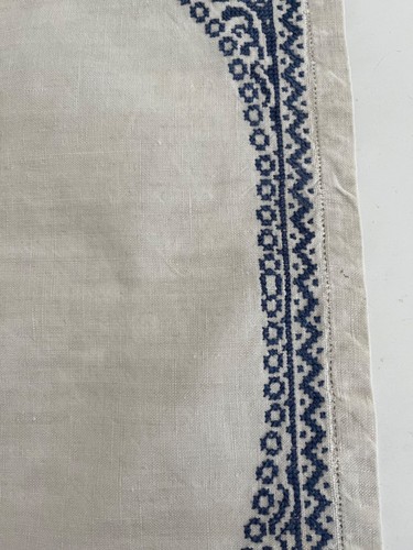 VTG Cross Stitch Completed Table Topper Scarf Tapestry Handmade Finished Linen - Picture 5 of 10