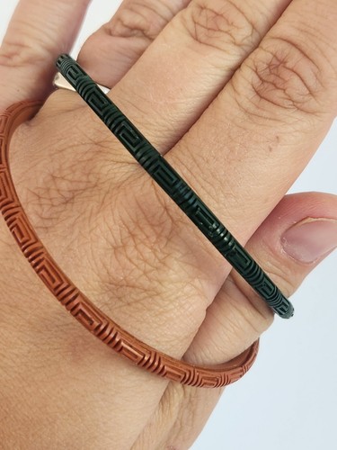 Set di 2 BRACCIALETTO BRACCIALETTO VINTAGE CINESE MARRONE VERDE CINABAR intagliato a mano - Foto 5 di 8