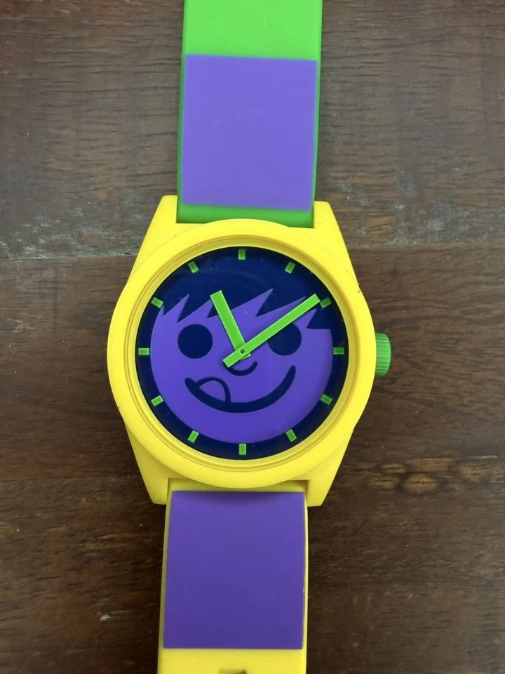 Raro Reloj de Cuarzo Diario NEFF Amarillo Púrpura Verde Azul 5ATM 42mm Batería Nueva Foto 3 de 4