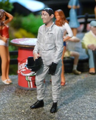 FIGUR Rennfahrer M.Ken in 1:32 Slotcar Dekoration für Carrera      LMF132070M