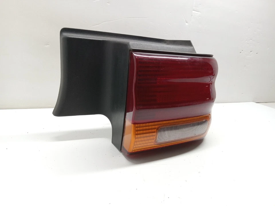 Luz trasera derecha Dodge Spirit 1993-1995 - OEM Foto 3 de 4