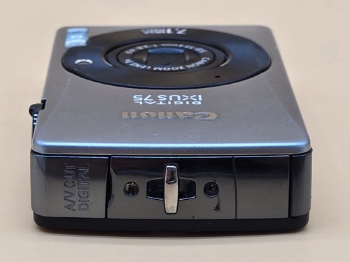 Canon Digital Camera IXUS 75 7.1MP Silver. No Charger. Minor Pixel Damage. - Picture 8 of 11