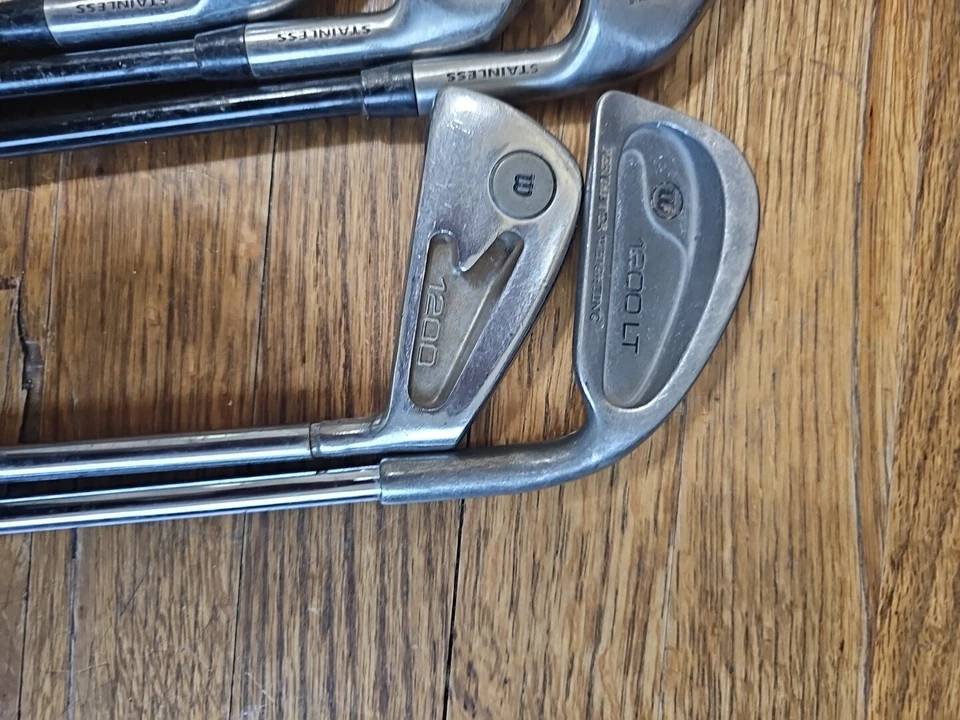 Lote mixto de 8 hierros Wilson 2 ejes de acero y grafito LH y 6 RH  Foto 2 de 4