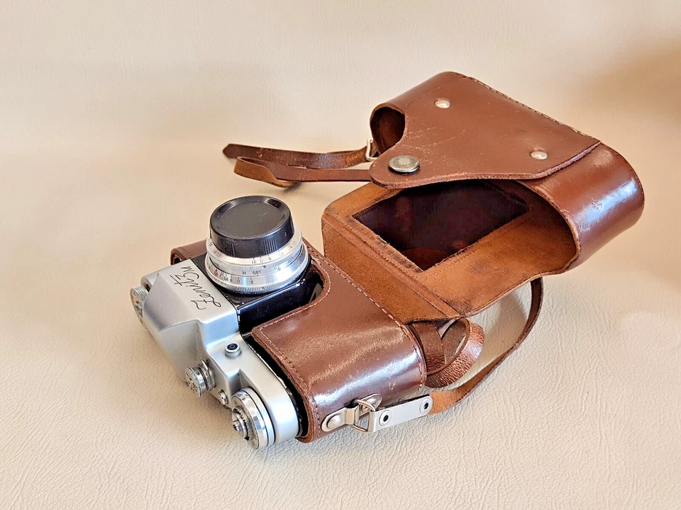 Zenit 3M 1964 con lente Industar 50 mm f3,5 Foto 2 de 4