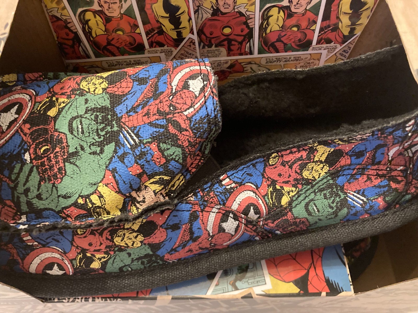 Marvel Men's Lined Slippers, Size Medium 9-10, Slip-On (Bran