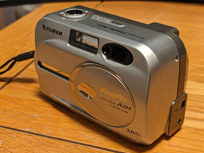 Fujifilm FinePix A Series A204 Zoom 2.0MP Digital Camera