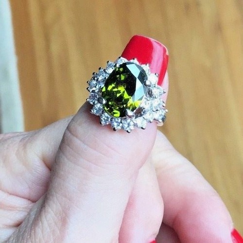 BEAUTIFUL FAUX PERIDOT & RHINESTONE RING (Sz 8) & WIDE STRETCH BRACELET - Picture 6 of 8